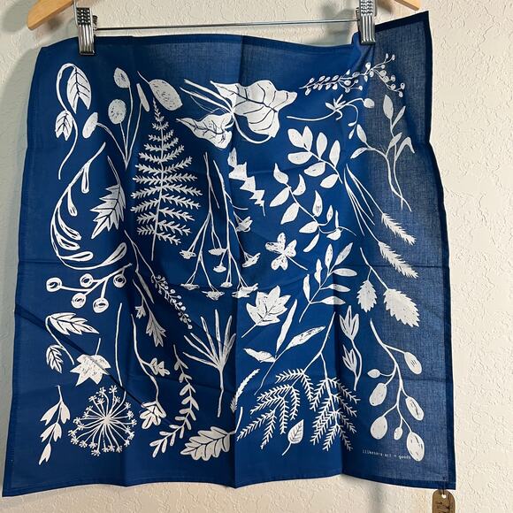 Women's 100% Cotton Blue Botanical Design Bandana NEW - Picture 5 of 7